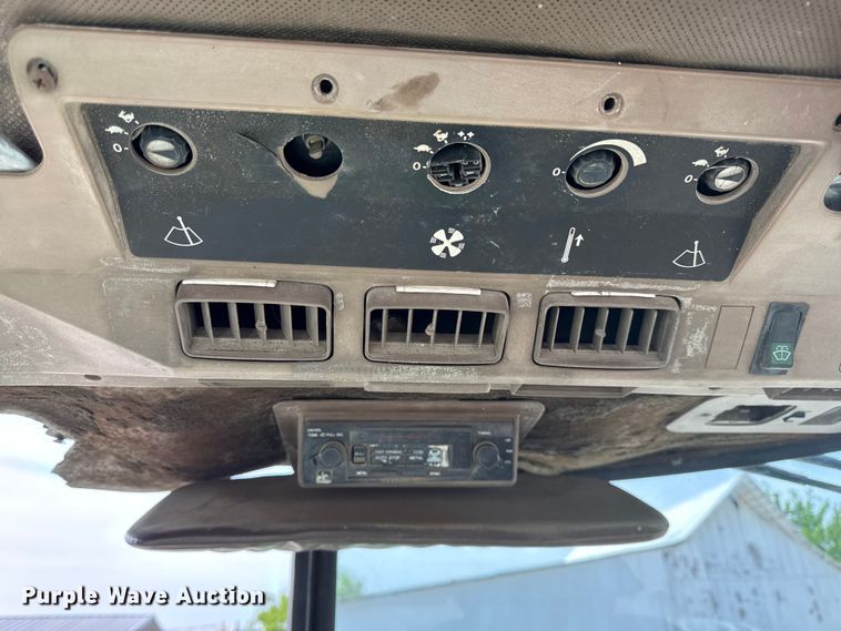 image for item DZ4439 1982 John Deere 2140 tractor