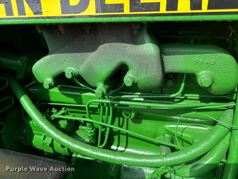 image for item DZ4439 1982 John Deere 2140 tractor
