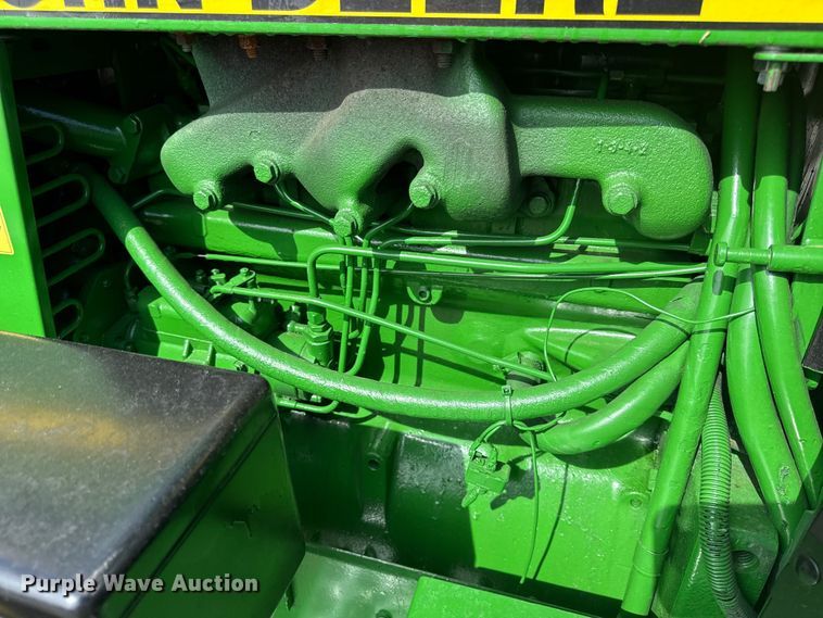 image for item DZ4439 1982 John Deere 2140 tractor