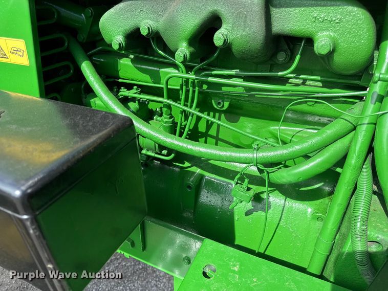image for item DZ4439 1982 John Deere 2140 tractor