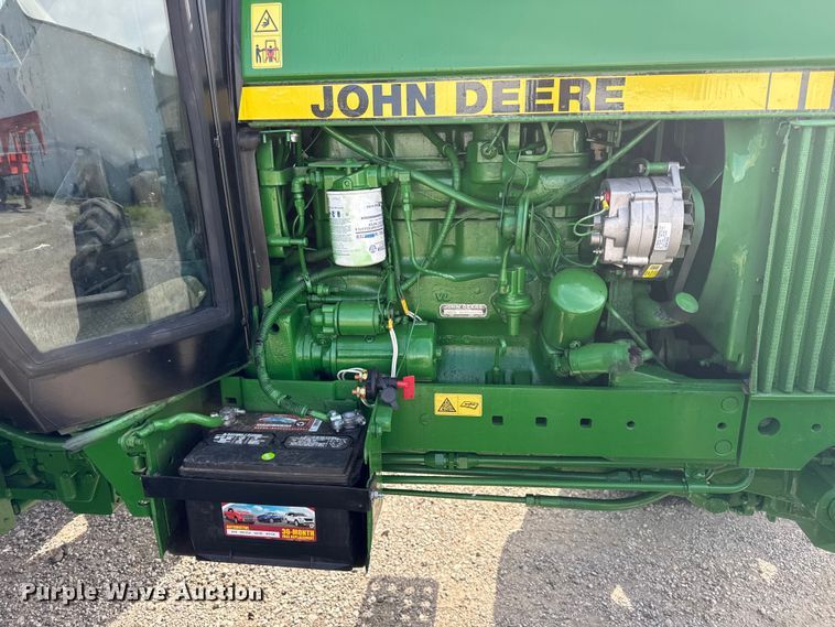 image for item DZ4439 1982 John Deere 2140 tractor