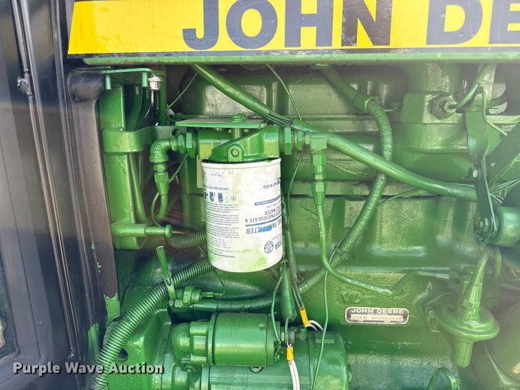 image for item DZ4439 1982 John Deere 2140 tractor