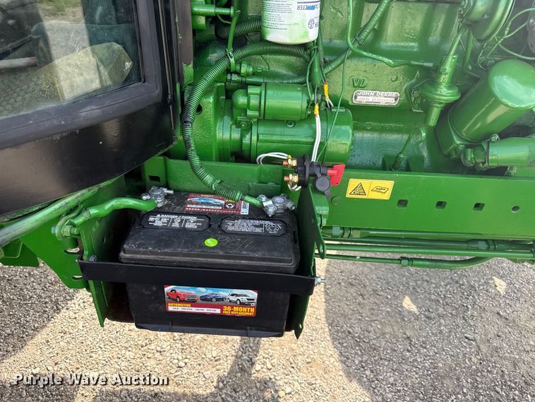 image for item DZ4439 1982 John Deere 2140 tractor