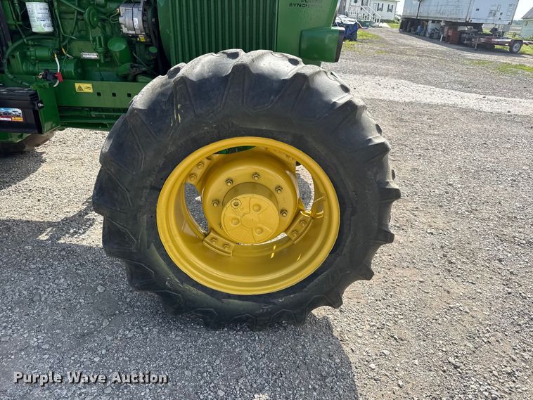 image for item DZ4439 1982 John Deere 2140 tractor