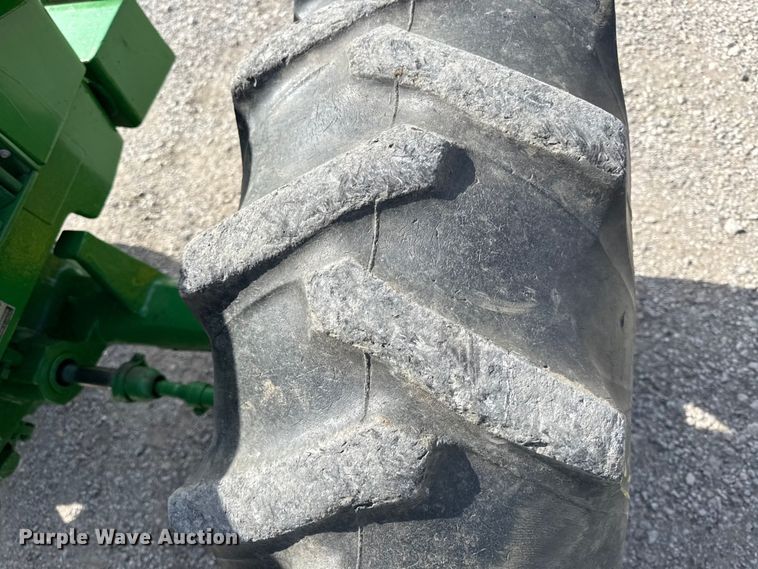 image for item DZ4439 1982 John Deere 2140 tractor