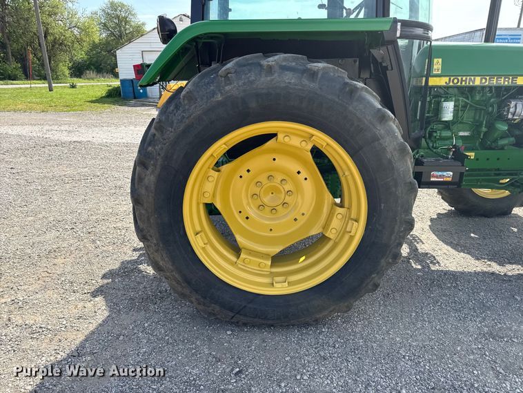 image for item DZ4439 1982 John Deere 2140 tractor
