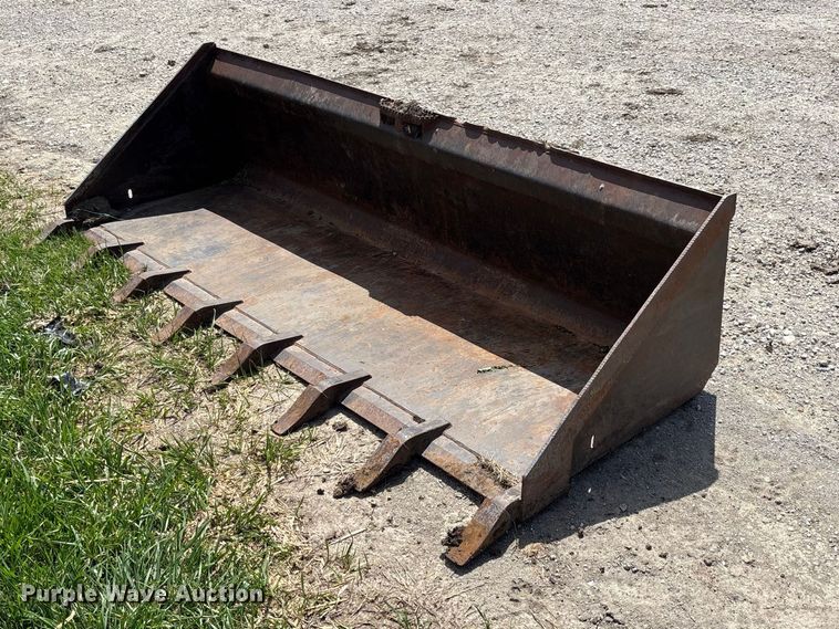 image for item EA4813 Skid steer bucket