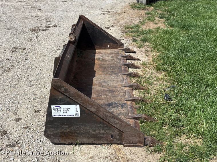 image for item EA4813 Skid steer bucket