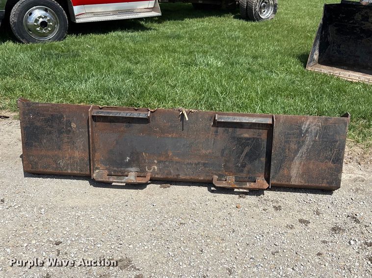 image for item EA4813 Skid steer bucket