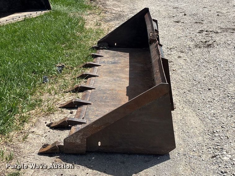 image for item EA4813 Skid steer bucket