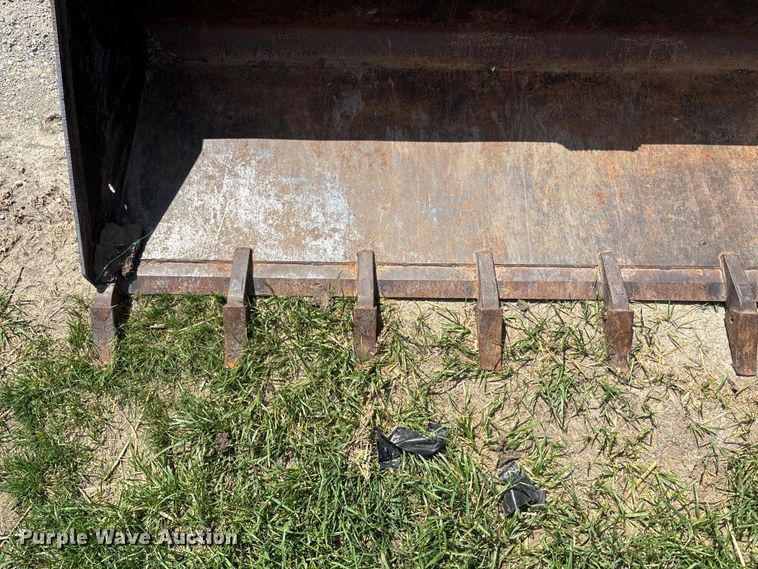 image for item EA4813 Skid steer bucket