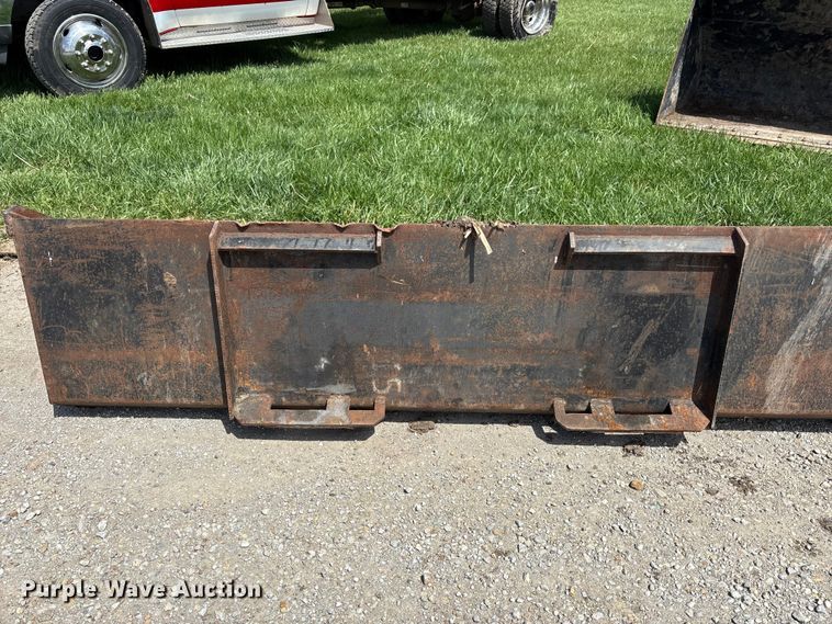 image for item EA4813 Skid steer bucket