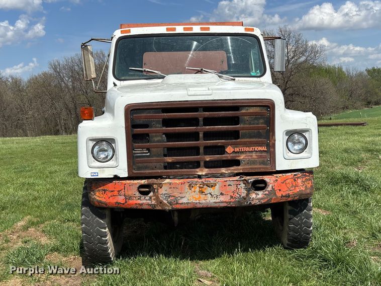 image for item EA4816 1980 International  1824 feed mixer truck
