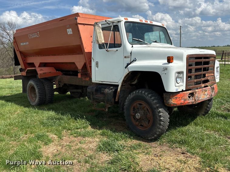 image for item EA4816 1980 International  1824 feed mixer truck