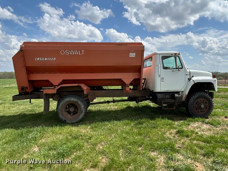 image for item EA4816 1980 International  1824 feed mixer truck