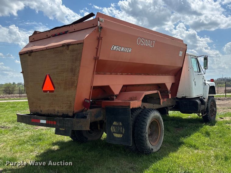 image for item EA4816 1980 International  1824 feed mixer truck