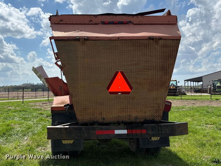 image for item EA4816 1980 International  1824 feed mixer truck