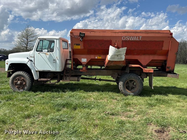 image for item EA4816 1980 International  1824 feed mixer truck