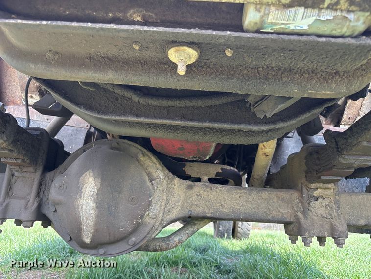 image for item EA4816 1980 International  1824 feed mixer truck