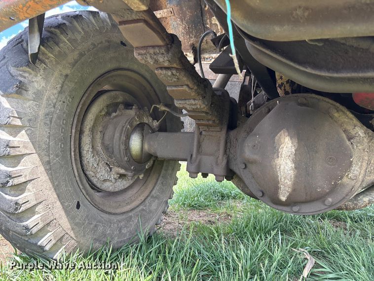 image for item EA4816 1980 International  1824 feed mixer truck