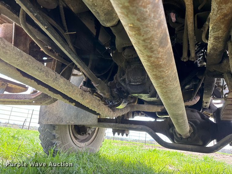 image for item EA4816 1980 International  1824 feed mixer truck