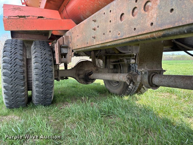 image for item EA4816 1980 International  1824 feed mixer truck