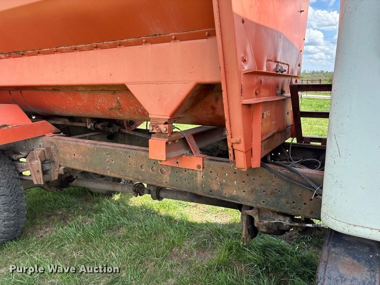 image for item EA4816 1980 International  1824 feed mixer truck