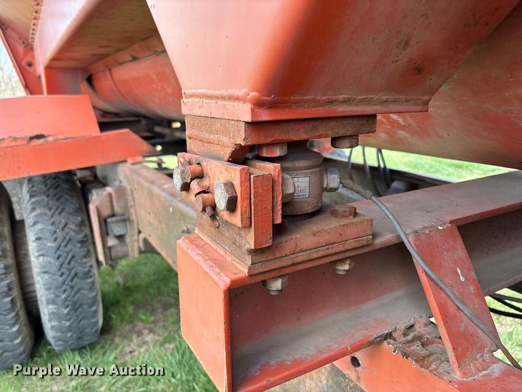 image for item EA4816 1980 International  1824 feed mixer truck