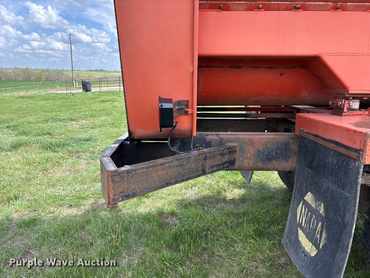 image for item EA4816 1980 International  1824 feed mixer truck