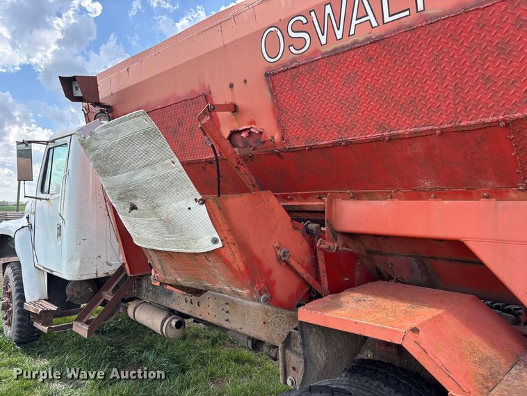 image for item EA4816 1980 International  1824 feed mixer truck
