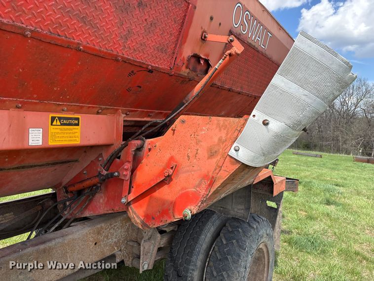 image for item EA4816 1980 International  1824 feed mixer truck