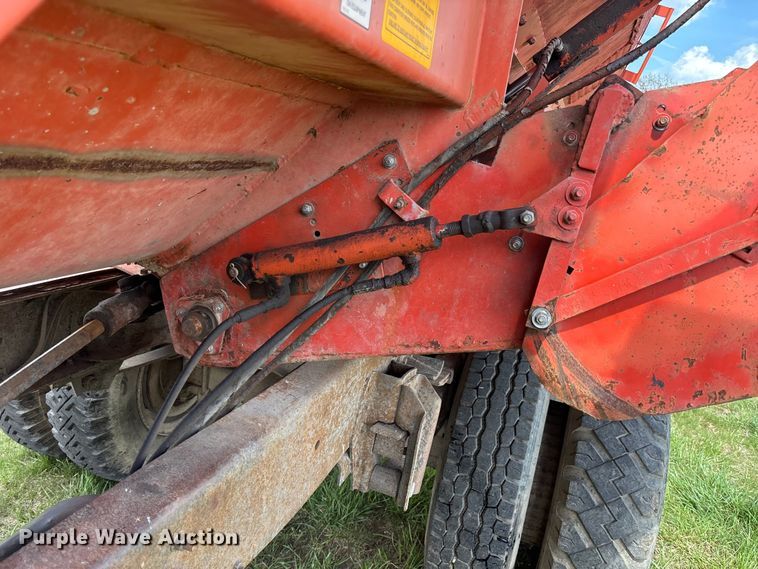 image for item EA4816 1980 International  1824 feed mixer truck
