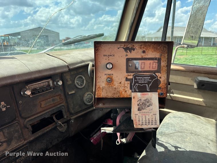 image for item EA4816 1980 International  1824 feed mixer truck