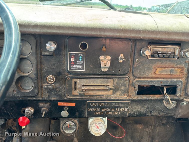 image for item EA4816 1980 International  1824 feed mixer truck
