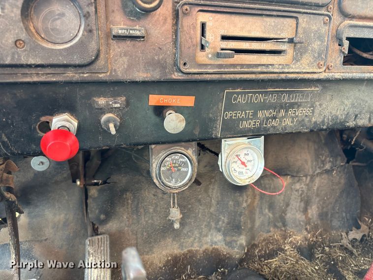 image for item EA4816 1980 International  1824 feed mixer truck