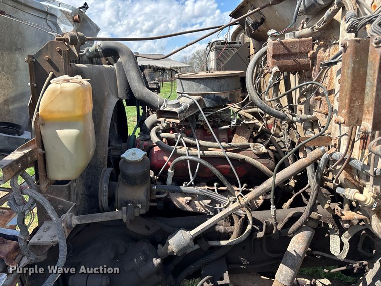 image for item EA4816 1980 International  1824 feed mixer truck