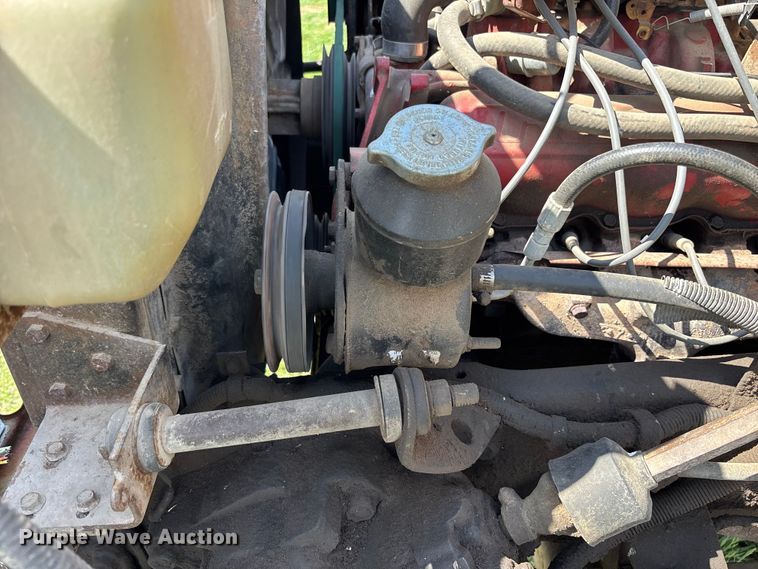 image for item EA4816 1980 International  1824 feed mixer truck