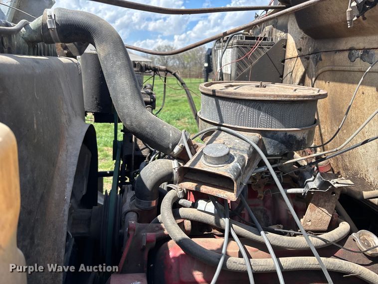 image for item EA4816 1980 International  1824 feed mixer truck