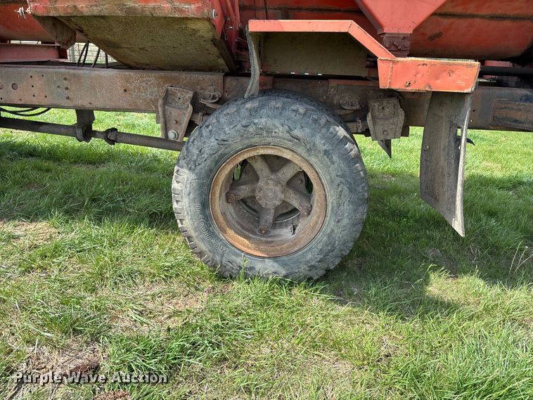 image for item EA4816 1980 International  1824 feed mixer truck