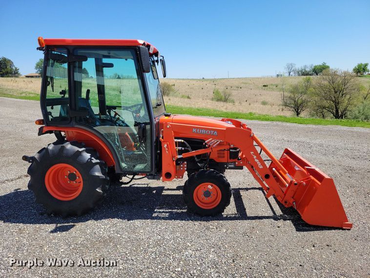 image for item EE0979 Kubota B3000 MFWD tractor