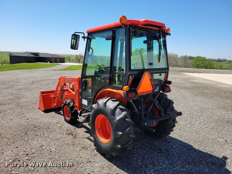 image for item EE0979 Kubota B3000 MFWD tractor