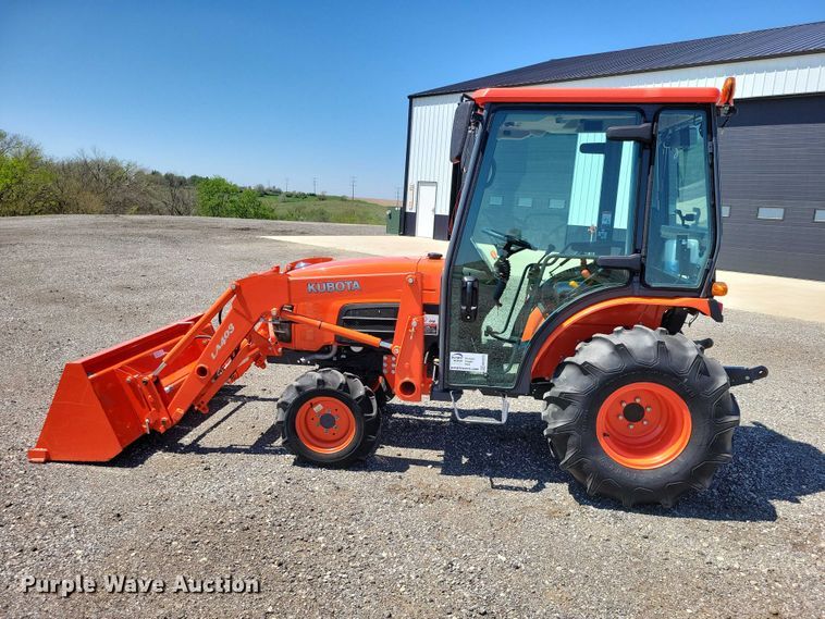 image for item EE0979 Kubota B3000 MFWD tractor