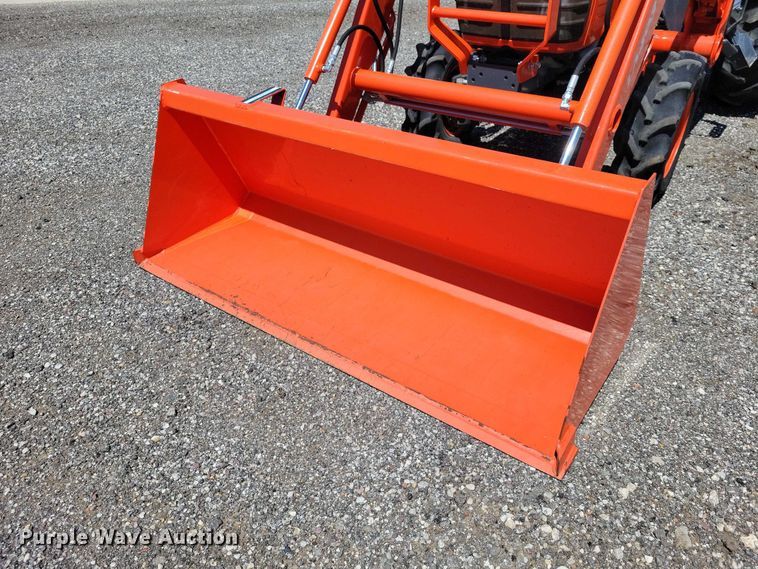 image for item EE0979 Kubota B3000 MFWD tractor
