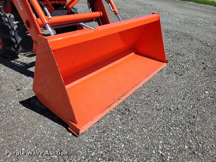 image for item EE0979 Kubota B3000 MFWD tractor