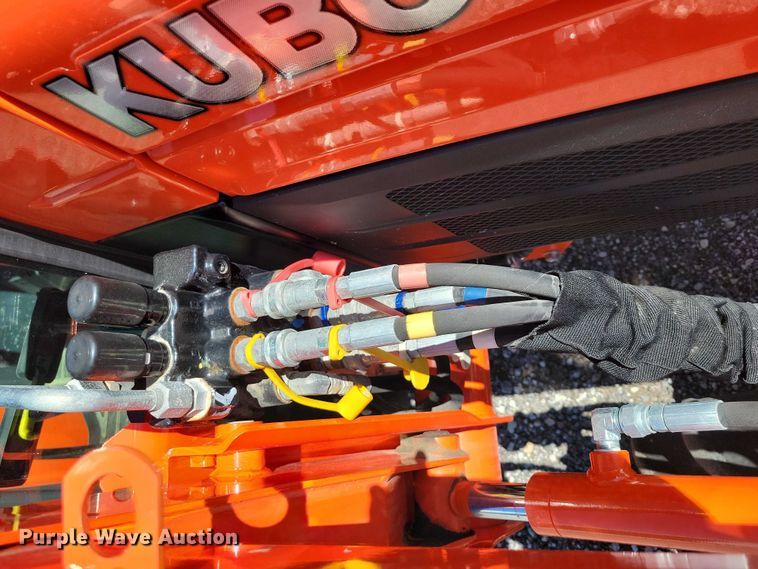 image for item EE0979 Kubota B3000 MFWD tractor