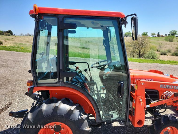 image for item EE0979 Kubota B3000 MFWD tractor