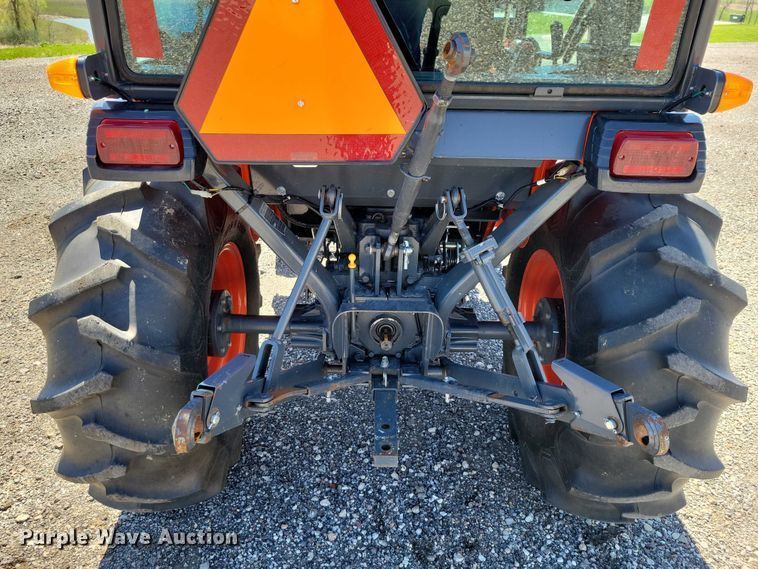 image for item EE0979 Kubota B3000 MFWD tractor