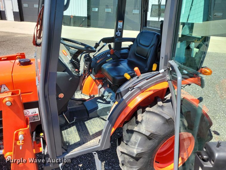 image for item EE0979 Kubota B3000 MFWD tractor