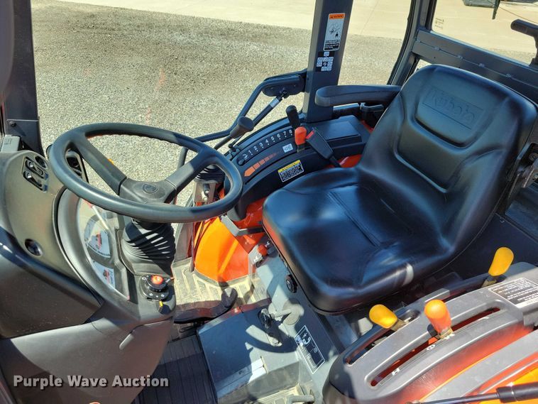 image for item EE0979 Kubota B3000 MFWD tractor