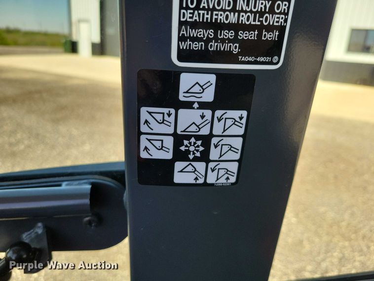 image for item EE0979 Kubota B3000 MFWD tractor